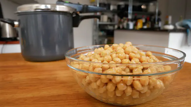 Chickpeas - Fast and Easy Cooking in Pressure Cooker - No Soak Method