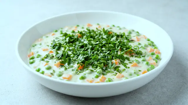 Classic Stewed Peas and Carrots