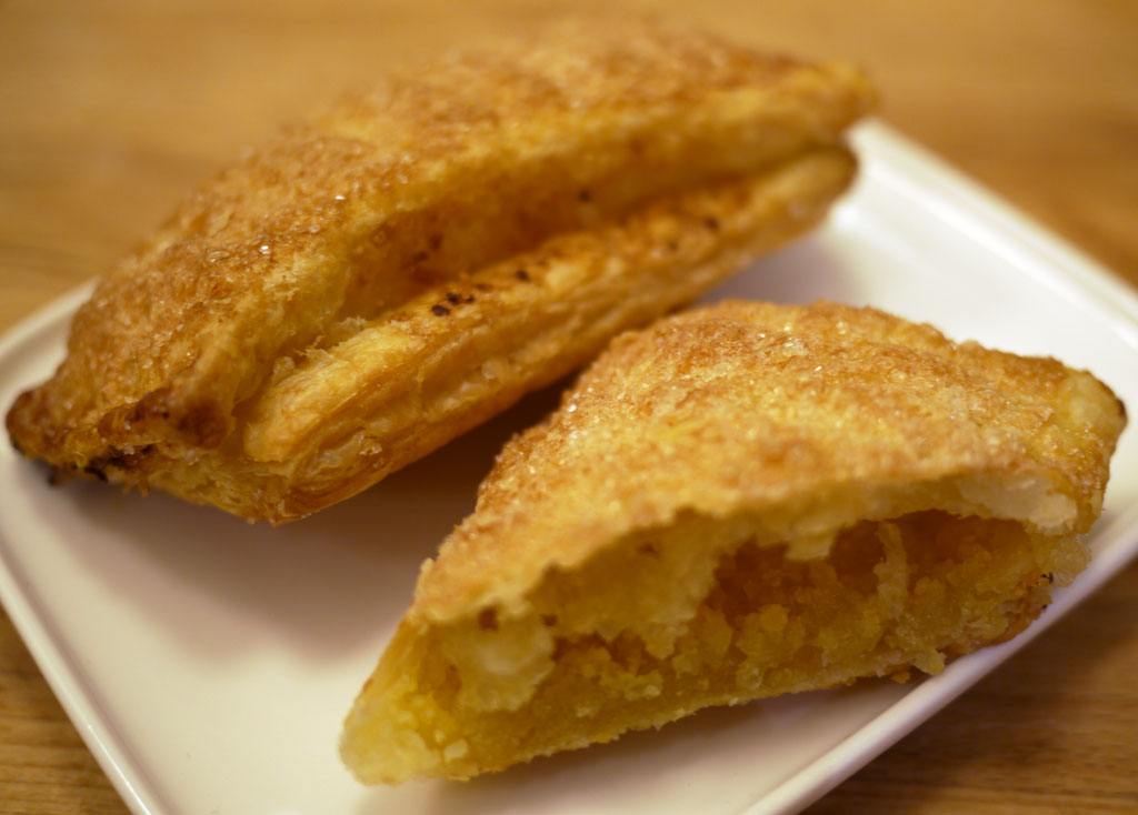 Pompe - French puff pastry with lemon remonce