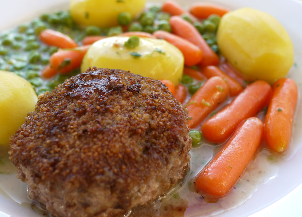 Pork Patties (Karbonader) with Stewed Peas and Carrots