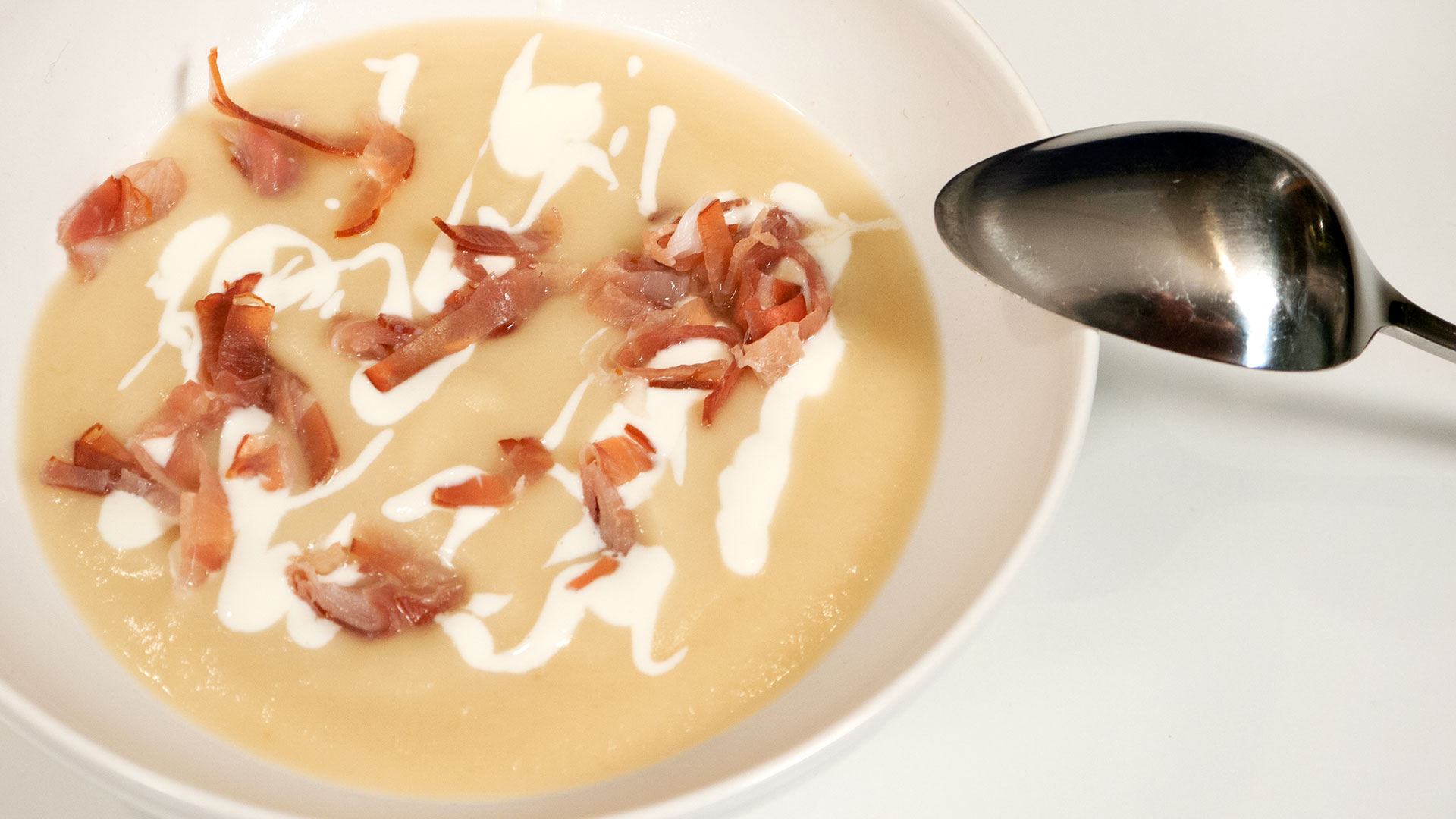 Root vegetable soup, mash or puree, Jerusalem artichokes, parsnips and potatoes - basic recipe for almost all winter vegetables