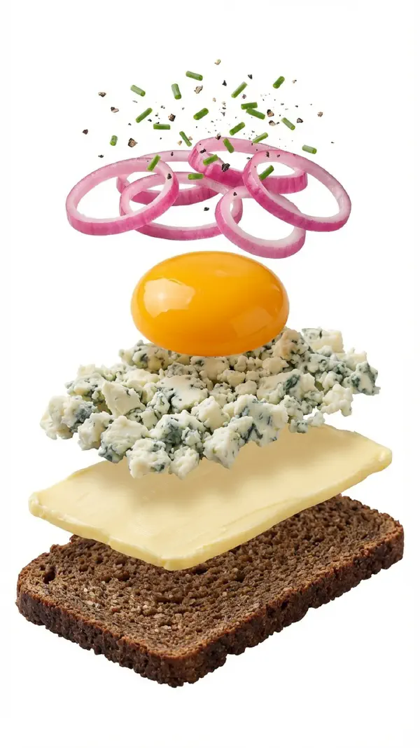 Blue cheese with egg yolk and pickled red onion assembly © kvalifood.com