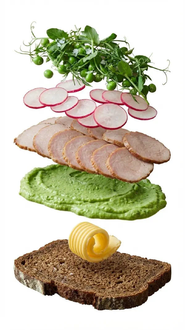 Smoked pork tenderloin with pea mayo and radishes assembly © kvalifood.com