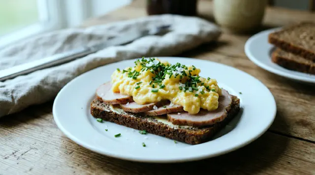 Smørrebrød with Smoked Pork Tenderloin, Scrambled Eggs and Chives